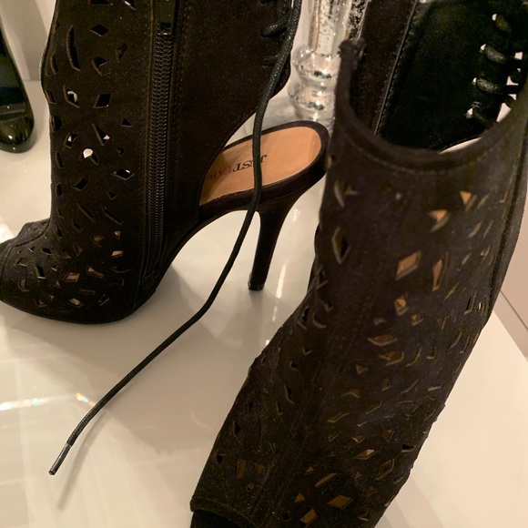 4” heels - Picture 2 of 2